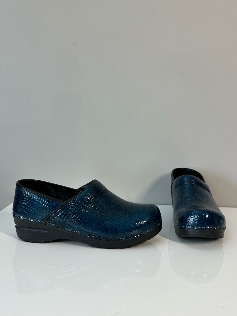 Sanita Blue Snakeskin Print Clog Size 39(8.5-9) Nursing